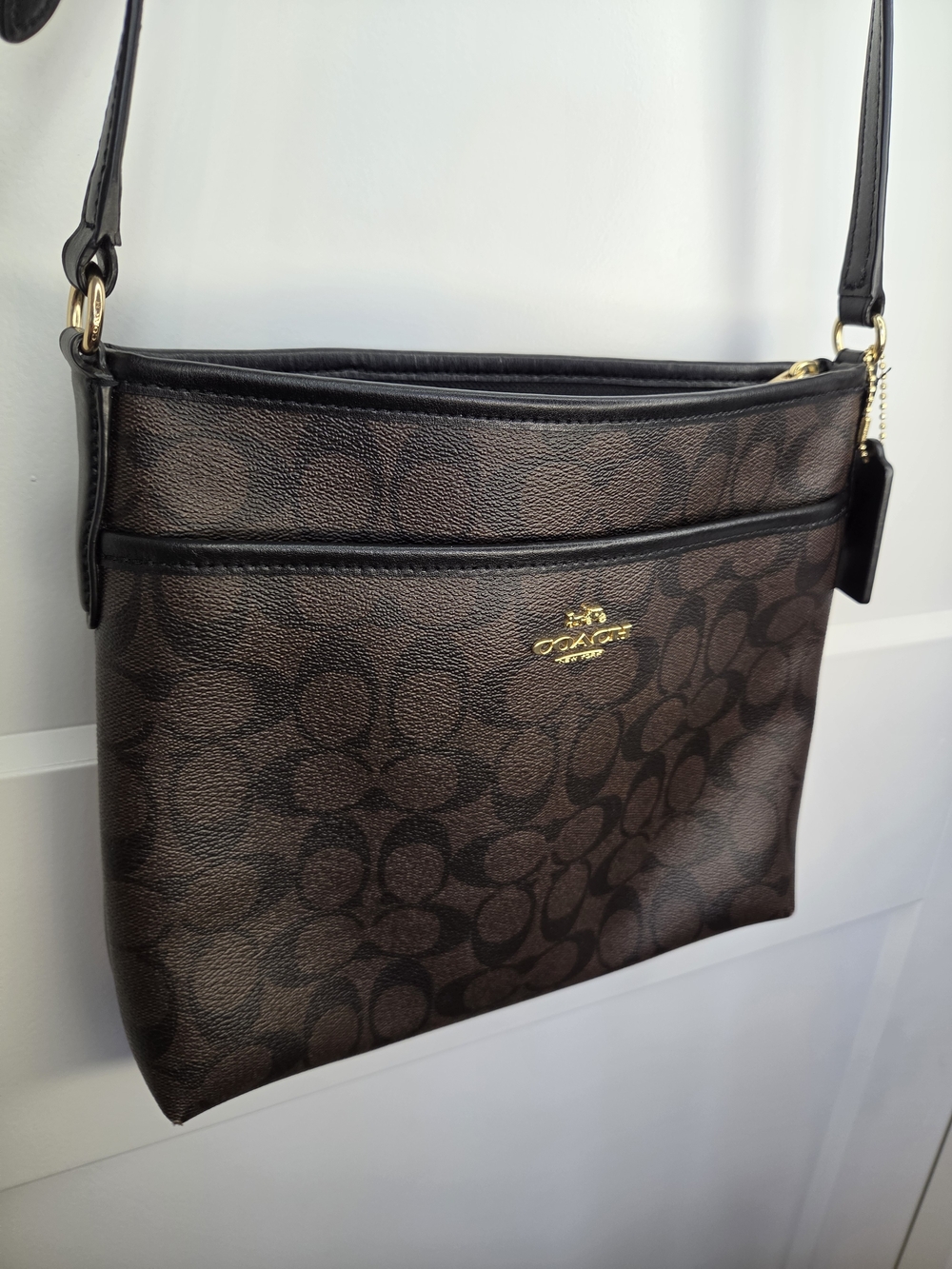 COACH Brown Signature Crossbody Shoulder Bag. #KC